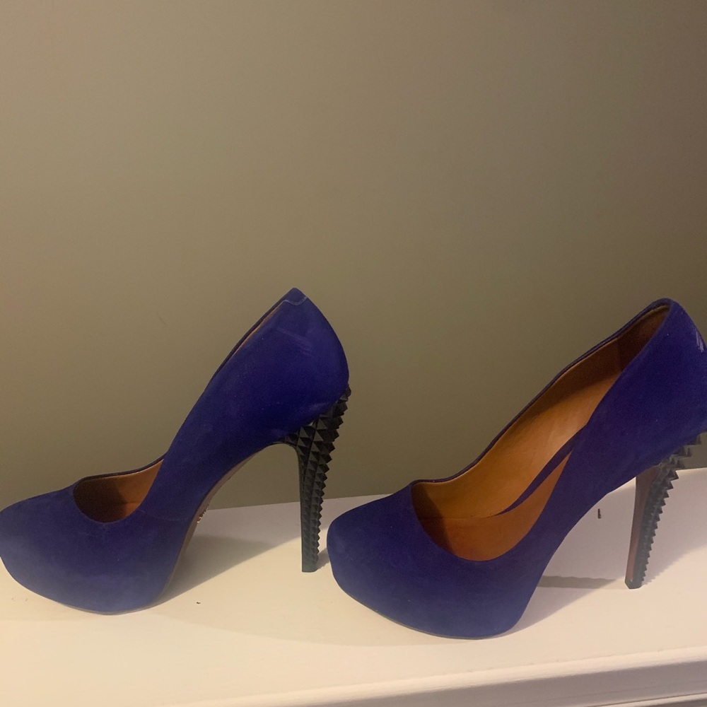 Pumps - Picture 2 of 4